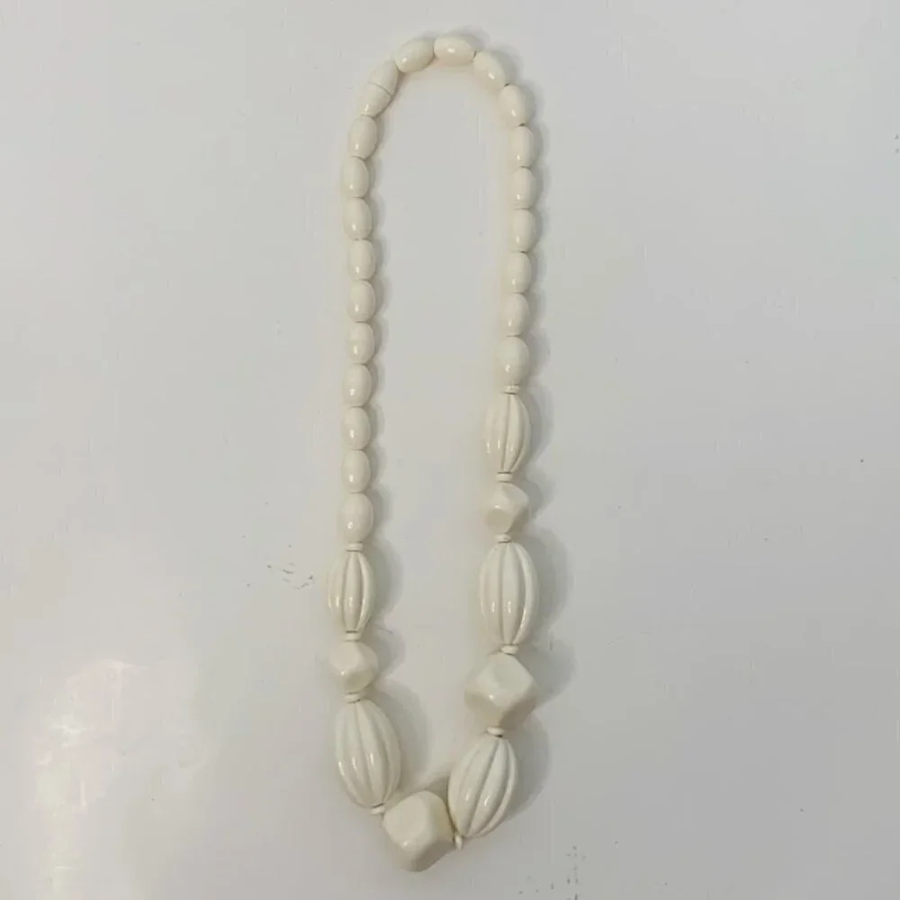 Vintage Style Beaded Choker Off White Necklace